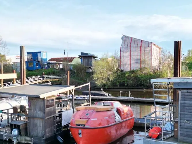 Ausgebautes Freifallrettungsboot Knutschkugel Hotel na wodzie *