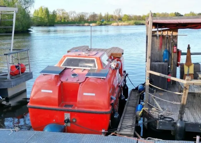 Ausgebautes Freifallrettungsboot Knutschkugel Hamburg
